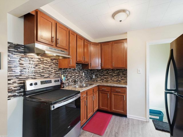 22786 Saxony Avenue, Eastpointe, MI 48021