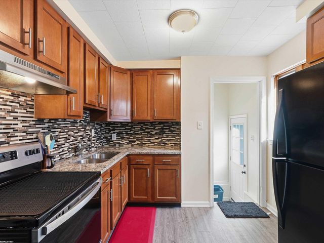 22786 Saxony Avenue, Eastpointe, MI 48021