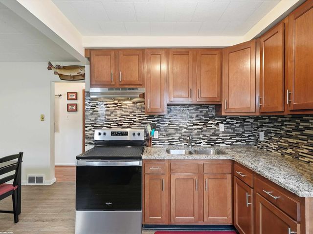 22786 Saxony Avenue, Eastpointe, MI 48021