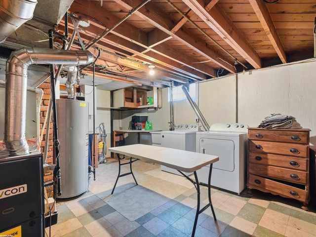 22786 Saxony Avenue, Eastpointe, MI 48021