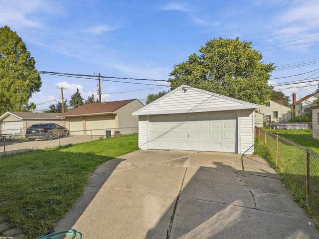 22786 Saxony Avenue, Eastpointe, MI 48021