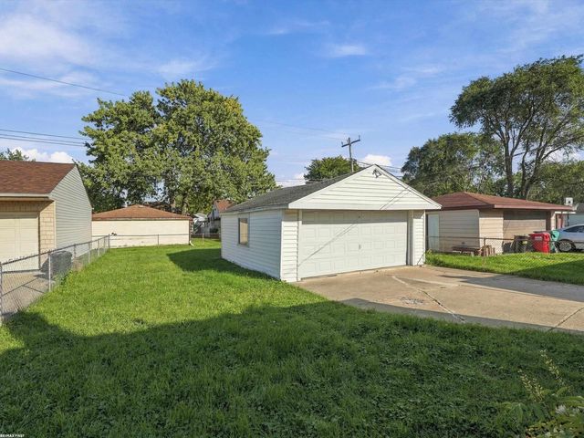 22786 Saxony Avenue, Eastpointe, MI 48021