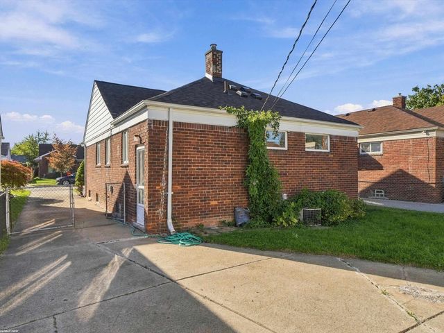 22786 Saxony Avenue, Eastpointe, MI 48021