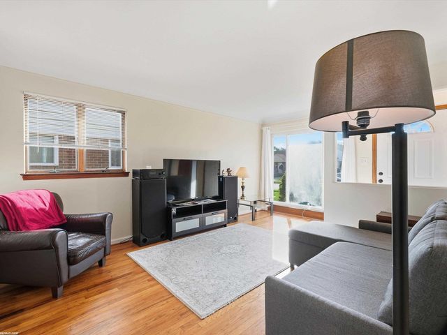 22786 Saxony Avenue, Eastpointe, MI 48021