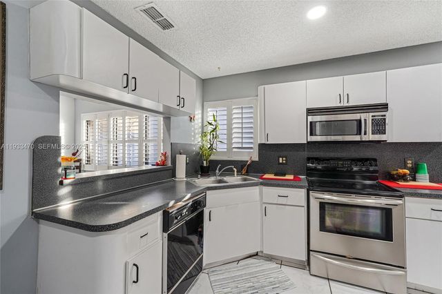 15035 NW 88th Ct, Miami Lakes, FL 33018