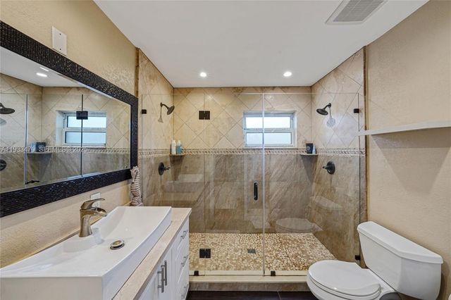 15035 NW 88th Ct, Miami Lakes, FL 33018