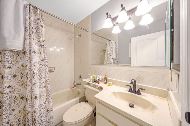 15035 NW 88th Ct, Miami Lakes, FL 33018