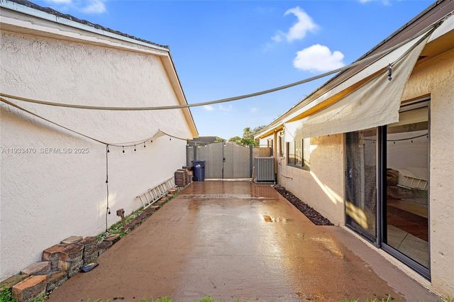 15035 NW 88th Ct, Miami Lakes, FL 33018