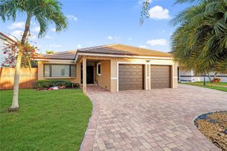 15035 NW 88th Ct, Miami Lakes, FL 33018
