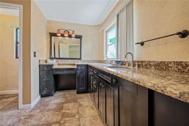 29 Caribbean RD, Naples, FL 34108