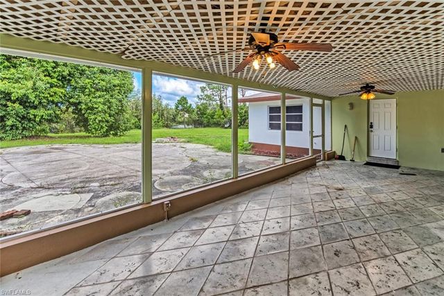 29 Caribbean RD, Naples, FL 34108