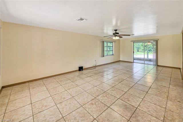 29 Caribbean RD, Naples, FL 34108