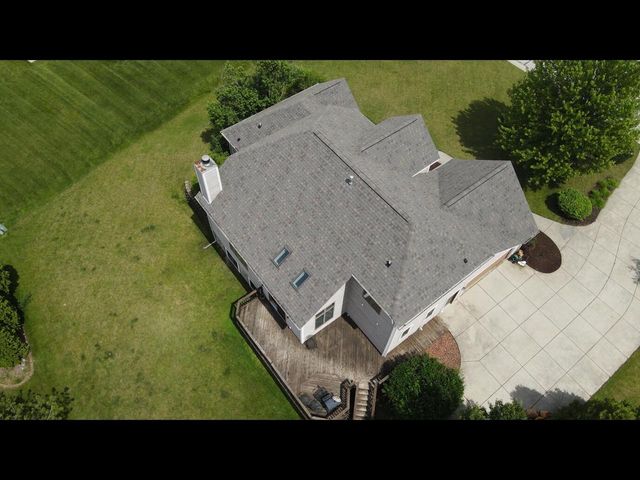 3229 S Highpointe DRIVE, New Berlin, WI 53151