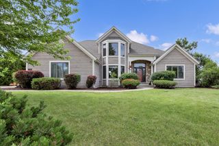 3229 S Highpointe DRIVE, New Berlin, WI 53151