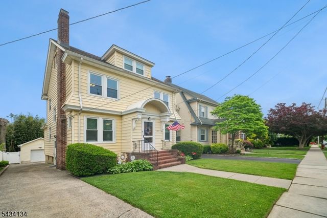 223 Keats Ave, Elizabeth City, NJ 07208