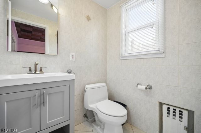 223 Keats Ave, Elizabeth City, NJ 07208