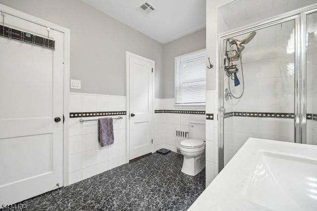 223 Keats Ave, Elizabeth City, NJ 07208