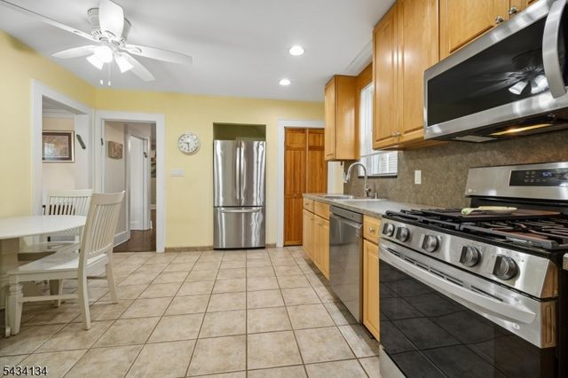 223 Keats Ave, Elizabeth City, NJ 07208