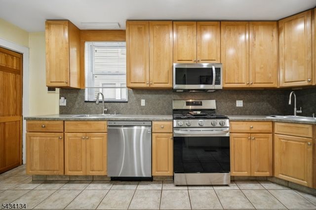 223 Keats Ave, Elizabeth City, NJ 07208