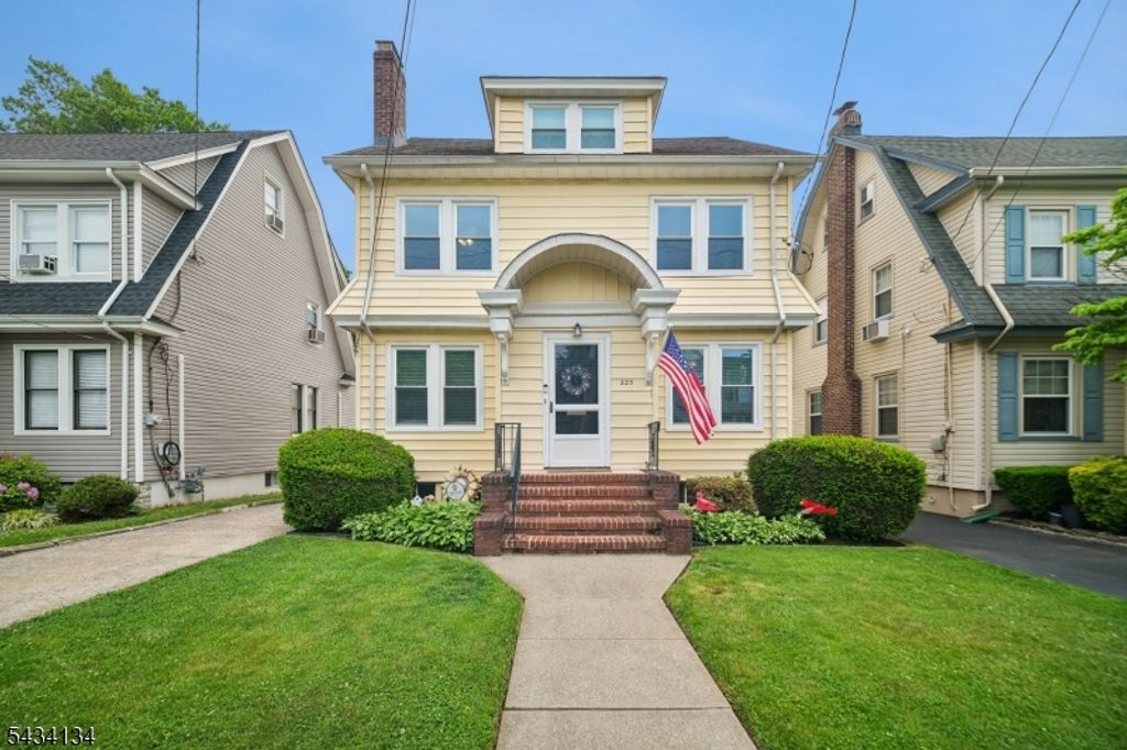 223 Keats Ave, Elizabeth City, NJ 07208