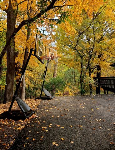 5N461 Hidden Springs Drive, St. Charles, IL 60175