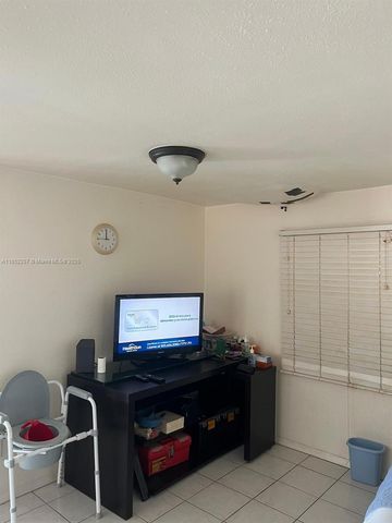 345 Maple Street PH, Hallandale Beach, FL 33009