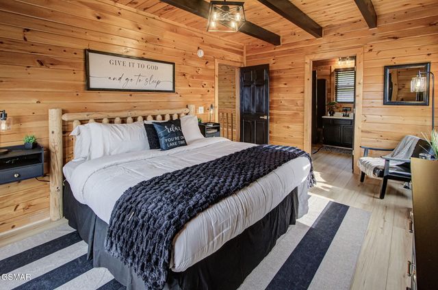 2018 Bill Flagle Way, Sevierville, TN 37876