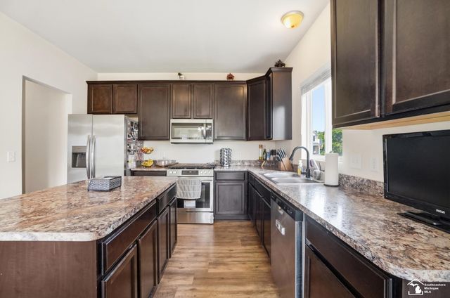 35793 Concord Drive, Romulus, MI 48174
