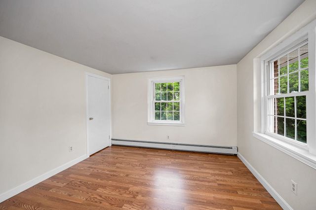 95 E Broadway Apt 10, Derry, NH 03038