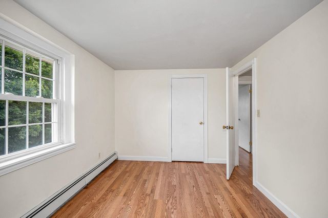 95 E Broadway Apt 10, Derry, NH 03038