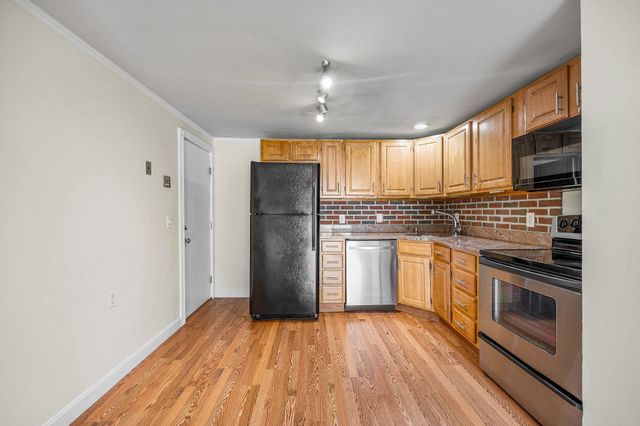 95 E Broadway Apt 10, Derry, NH 03038