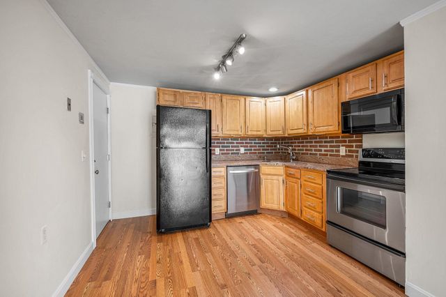 95 E Broadway Apt 10, Derry, NH 03038