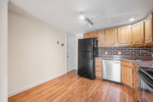 95 E Broadway Apt 10, Derry, NH 03038