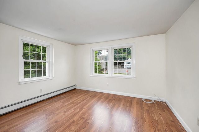 95 E Broadway Apt 10, Derry, NH 03038