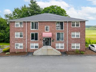 95 E Broadway Apt 10, Derry, NH 03038