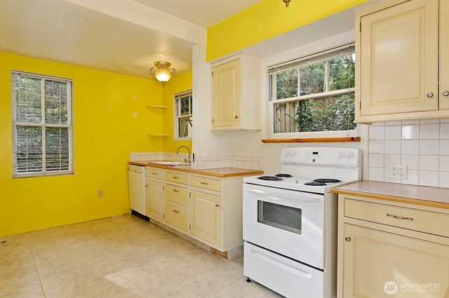 4729 Mount View Drive S, Seattle, WA 98108