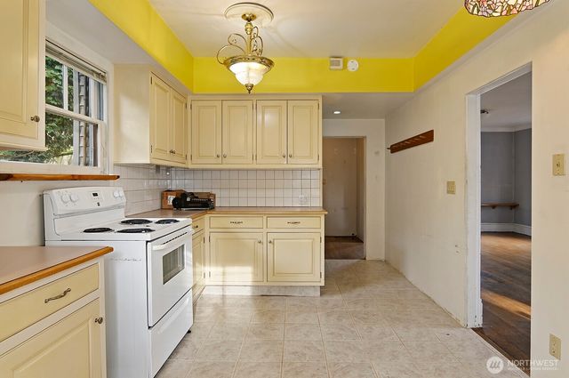 4729 Mount View Drive S, Seattle, WA 98108