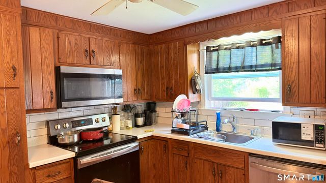 36 Woodybrook Road, Windsor, CT 06095