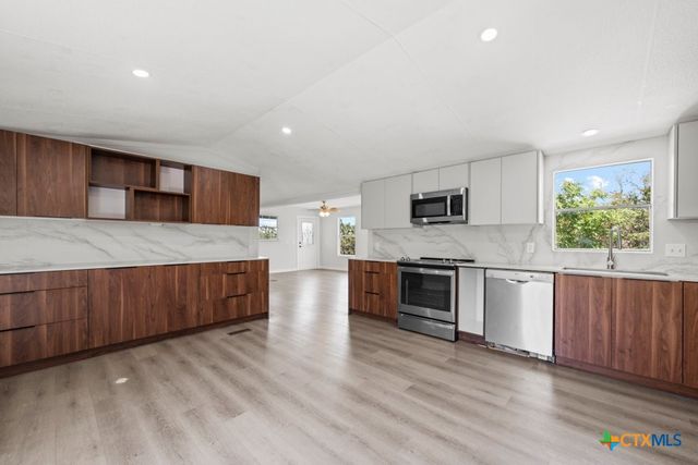 1219 E Lakeside Drive, Canyon Lake, TX 78133