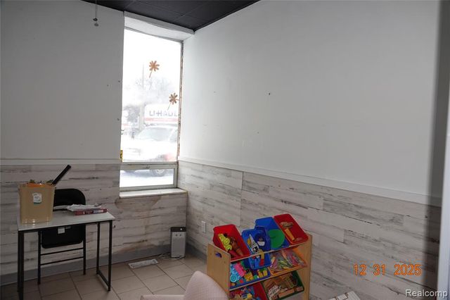 15075 Meyers Road, Detroit, MI 48227