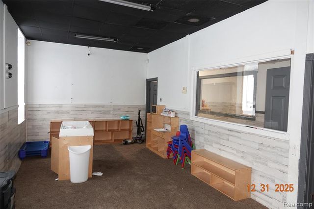 15075 Meyers Road, Detroit, MI 48227