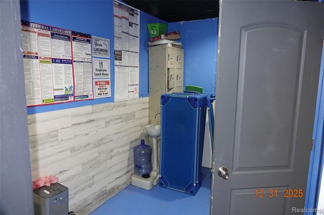 15075 Meyers Road, Detroit, MI 48227