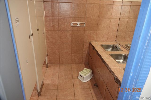 15075 Meyers Road, Detroit, MI 48227