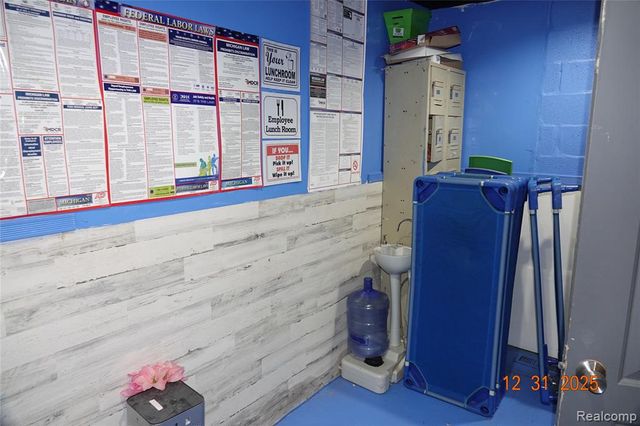 15075 Meyers Road, Detroit, MI 48227