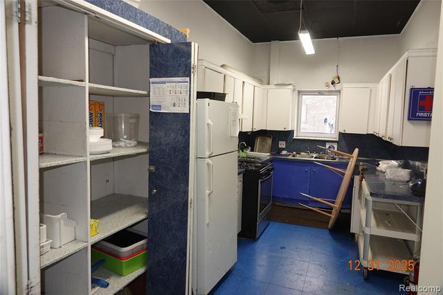 15075 Meyers Road, Detroit, MI 48227