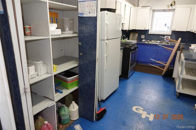 15075 Meyers Road, Detroit, MI 48227