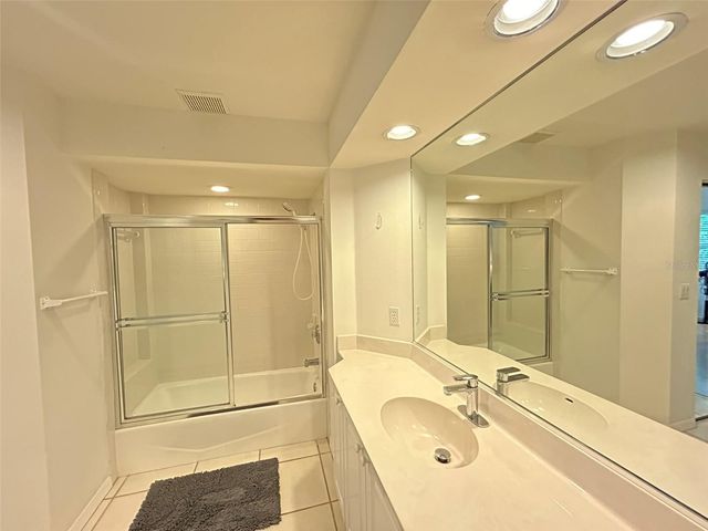 3702 54TH DRIVE W 202, Bradenton, FL 34210