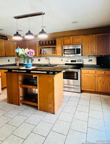 9208 Bowen, San Antonio, TX 78250