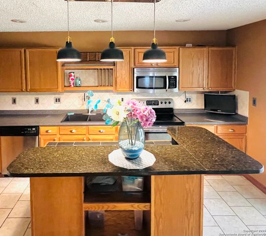 9208 Bowen, San Antonio, TX 78250