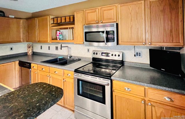 9208 Bowen, San Antonio, TX 78250